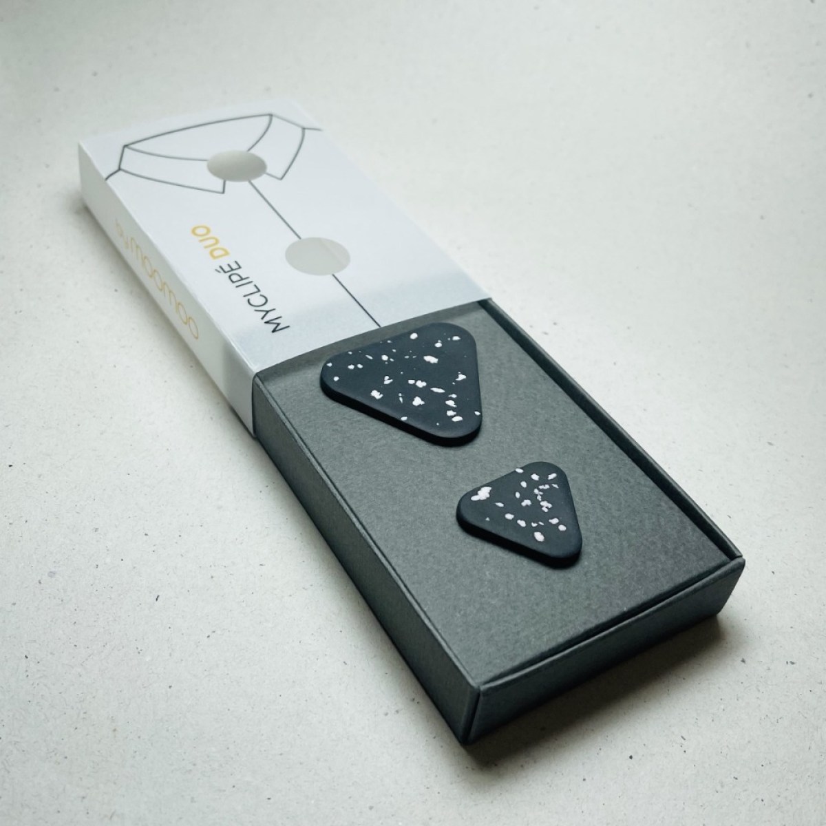 DUO TRIANGLE BLACK-WHITE